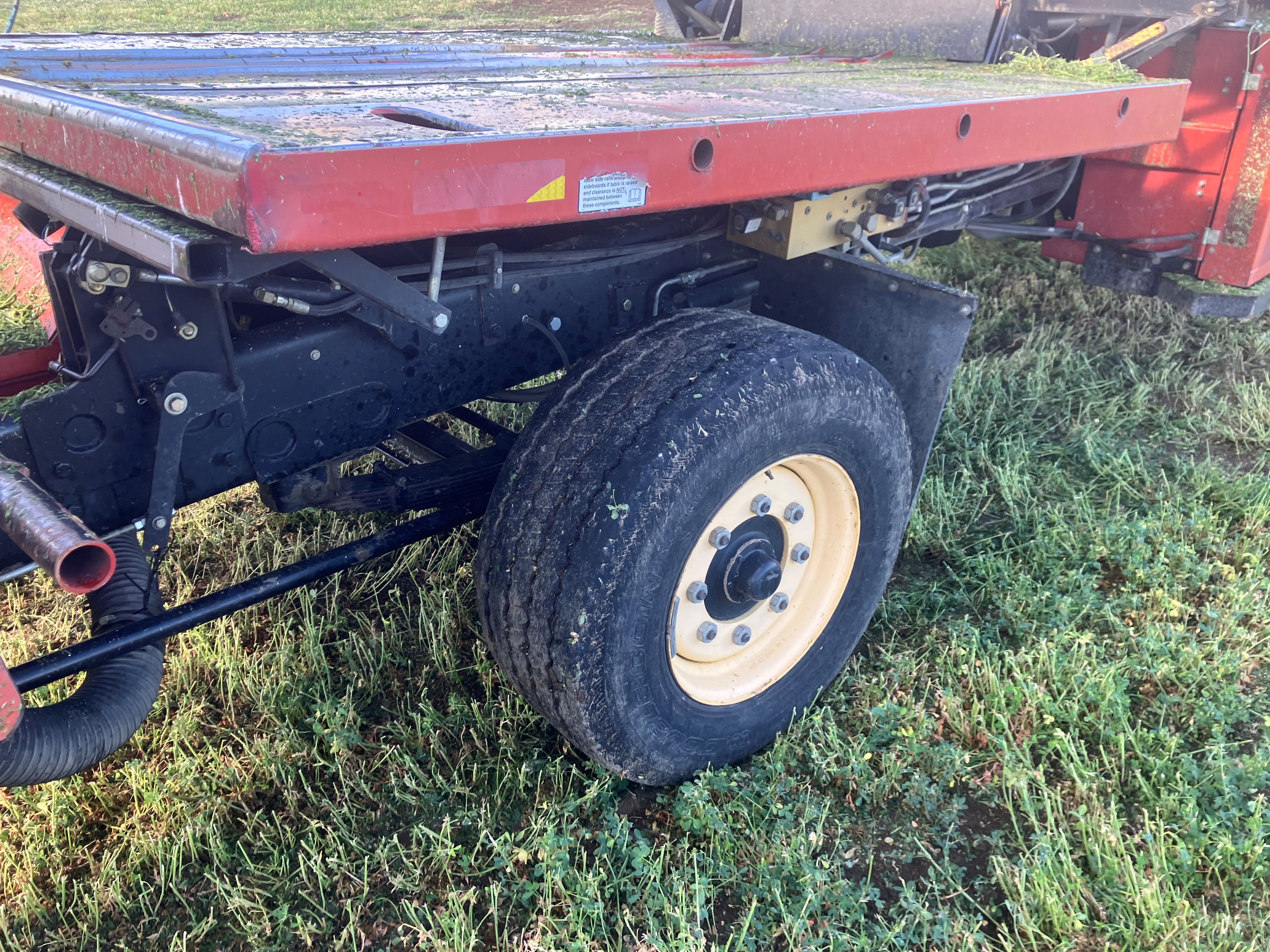 New Holland BW28 Bale Wagon