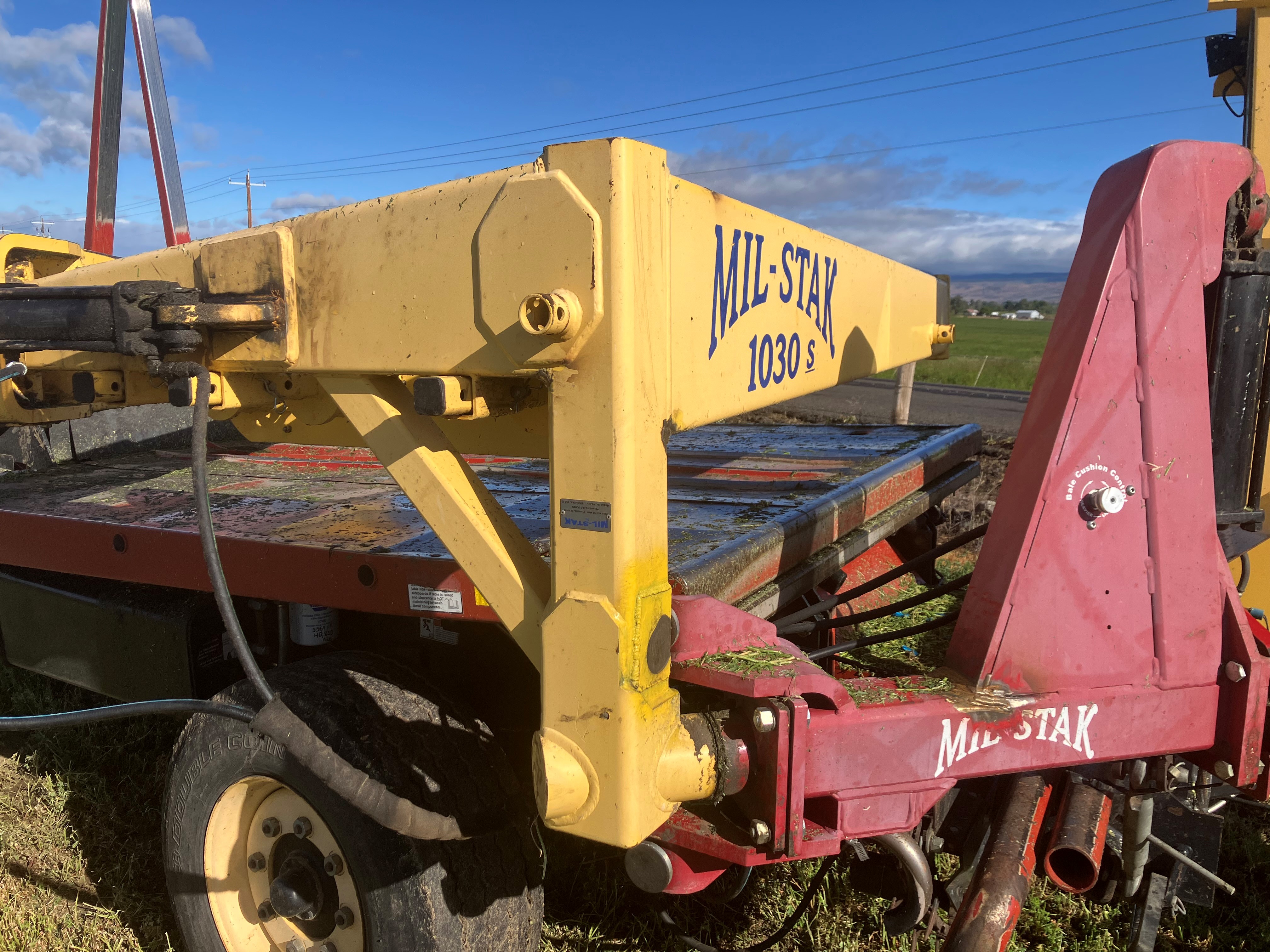 New Holland BW28 Bale Wagon