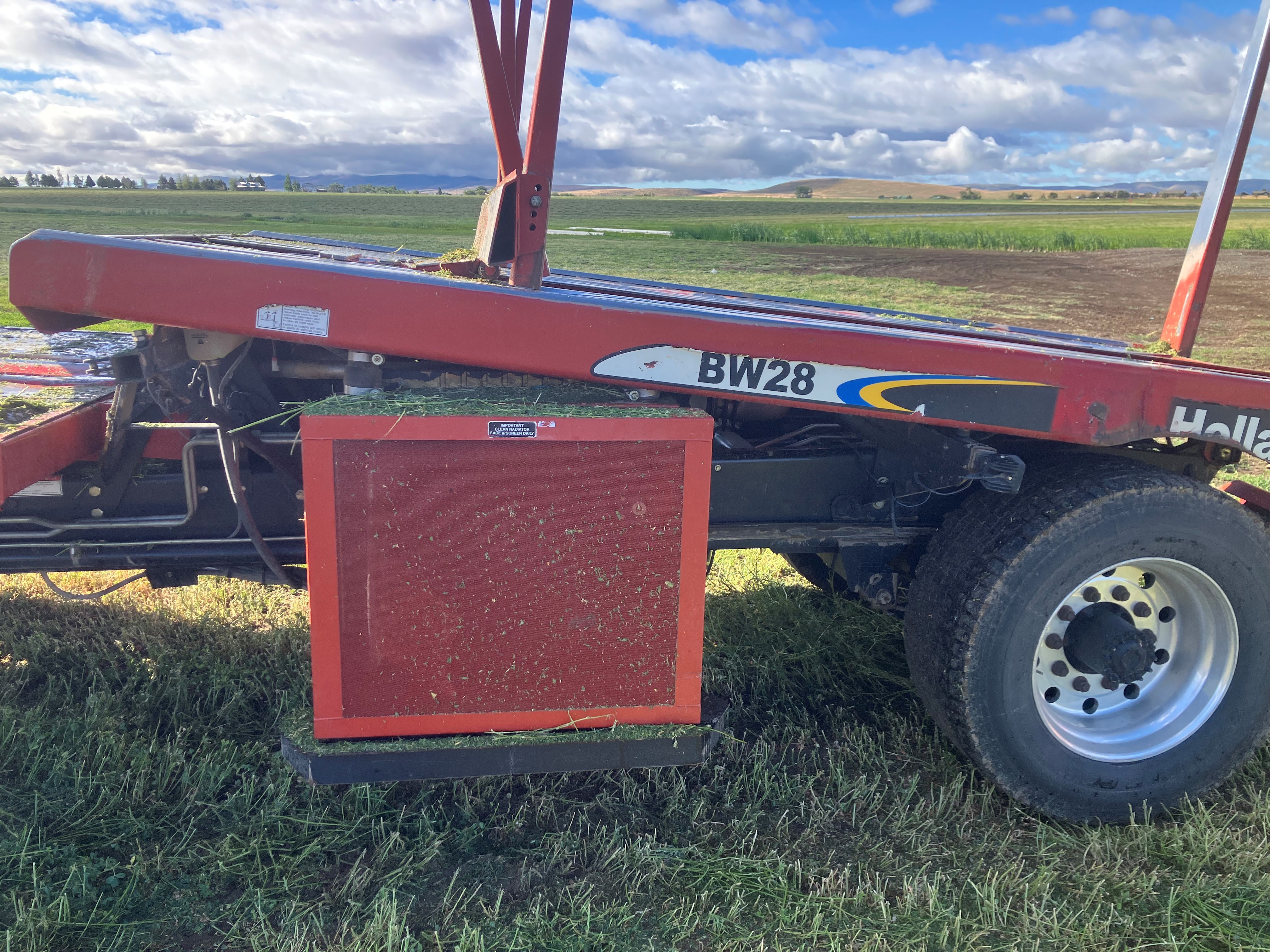 New Holland BW28 Bale Wagon