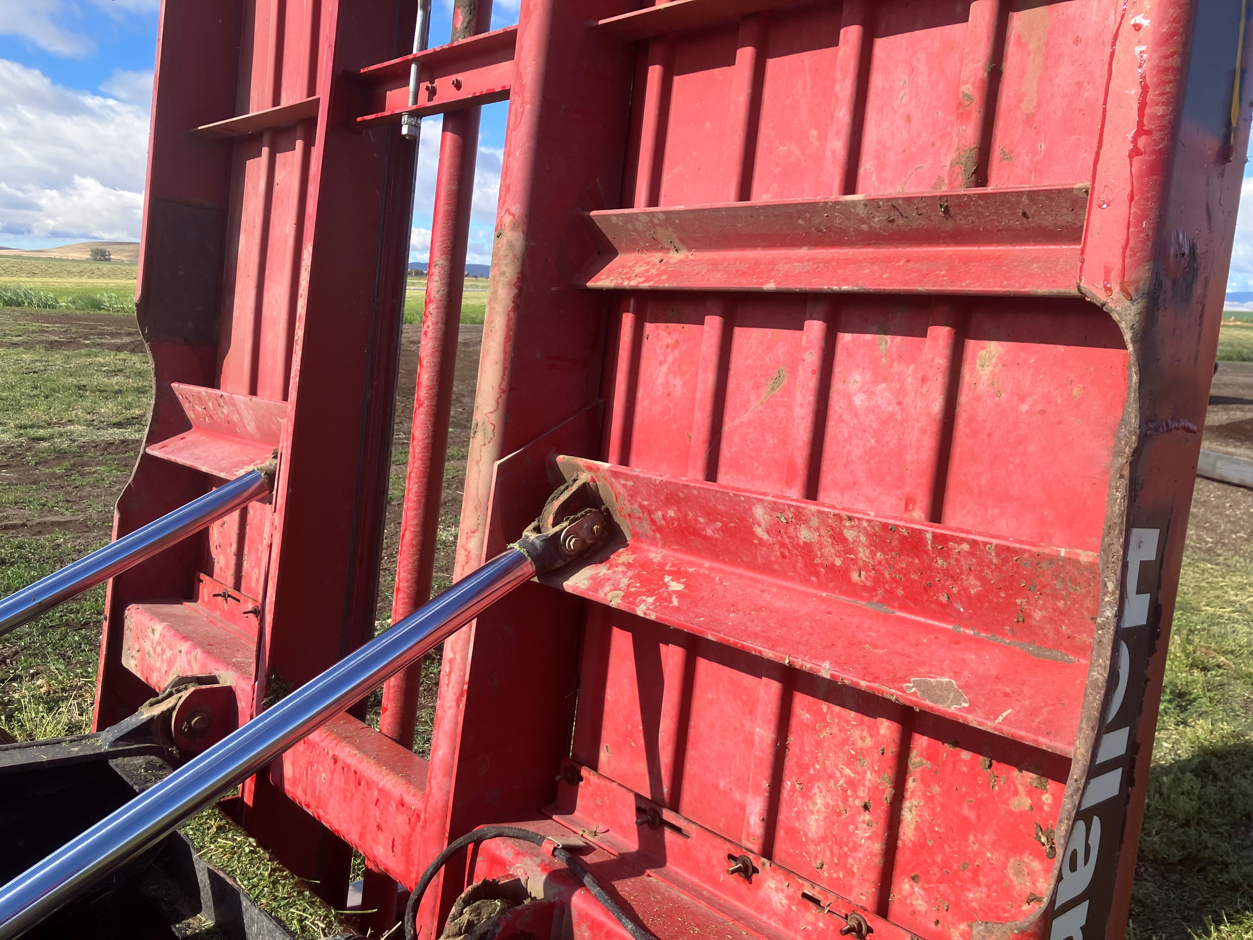 New Holland BW28 Bale Wagon
