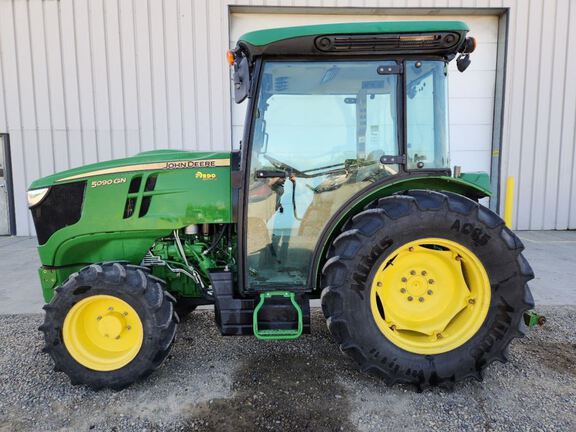 2018 John Deere 5090GN Tractor