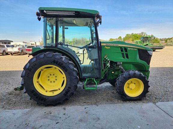 2018 John Deere 5090GN Tractor