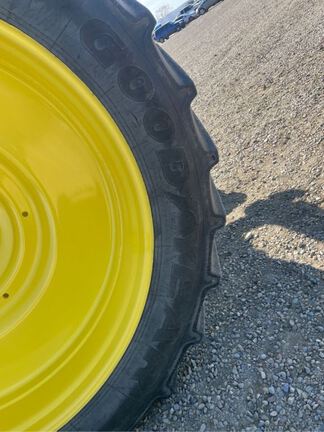 2023 John Deere 8R 370 Tractor