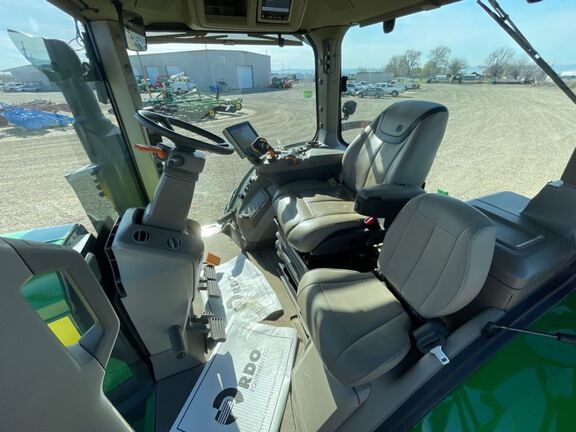 2023 John Deere 8R 370 Tractor