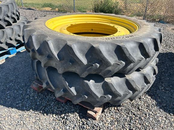 2020 John Deere 380 TIRES Tires