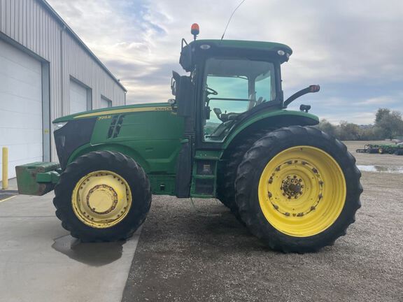 2011 John Deere 7215R Tractor