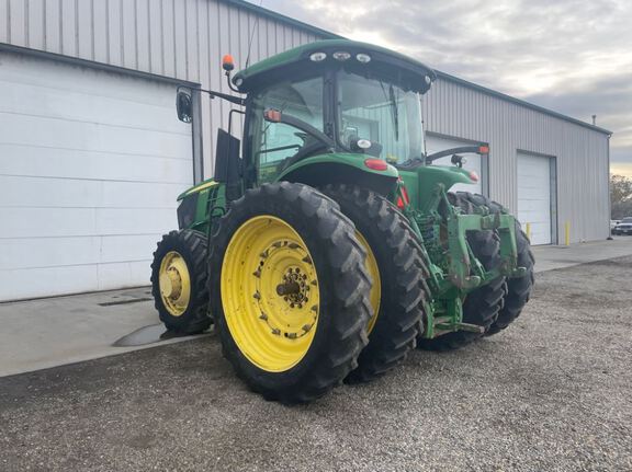 2011 John Deere 7215R Tractor
