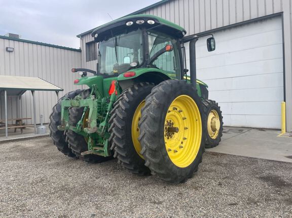 2011 John Deere 7215R Tractor
