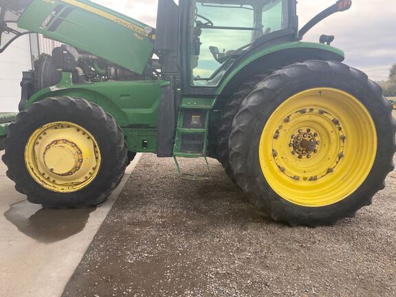 2011 John Deere 7215R Tractor