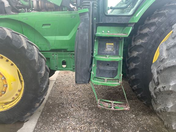2011 John Deere 7215R Tractor