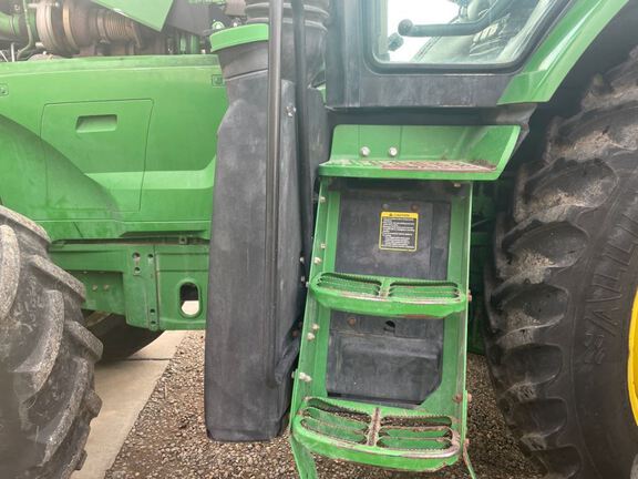 2011 John Deere 7215R Tractor