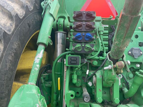 2011 John Deere 7215R Tractor