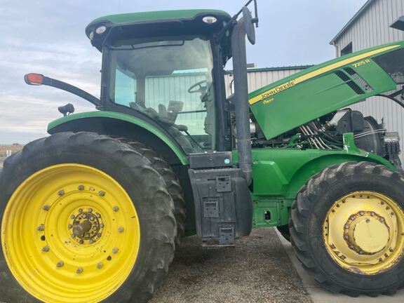 2011 John Deere 7215R Tractor