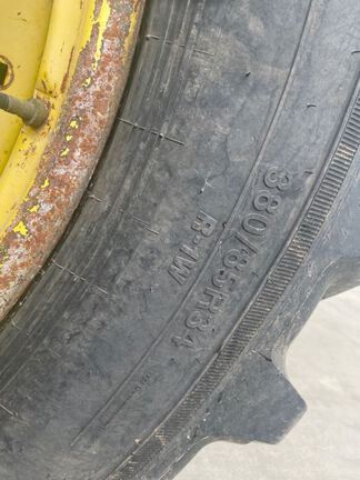 2011 John Deere 7215R Tractor