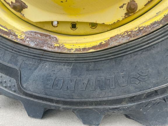 2011 John Deere 7215R Tractor