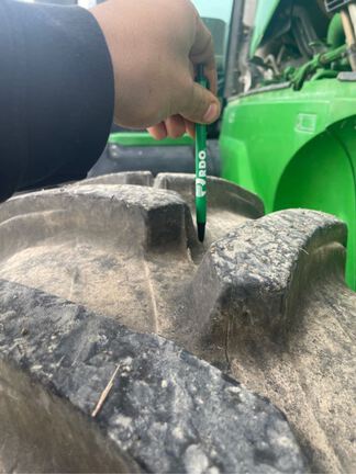 2011 John Deere 7215R Tractor