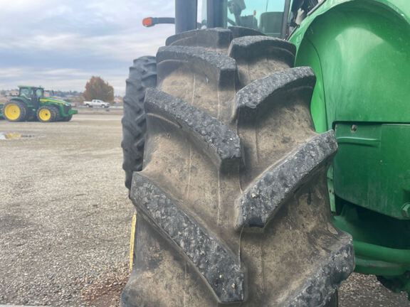 2011 John Deere 7215R Tractor