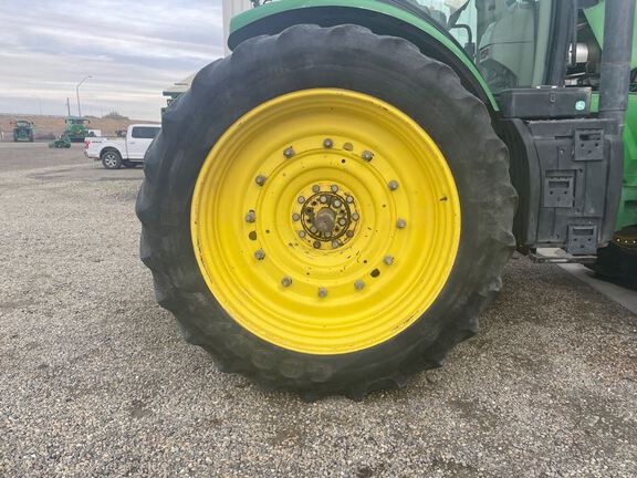 2011 John Deere 7215R Tractor