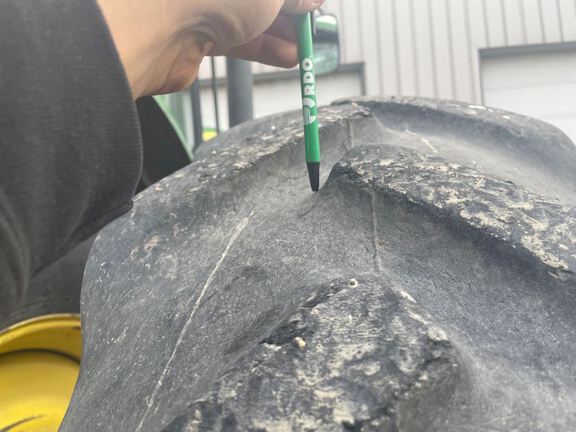 2011 John Deere 7215R Tractor