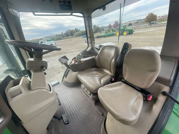 2011 John Deere 7215R Tractor