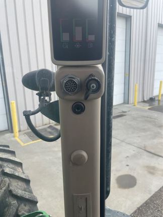 2011 John Deere 7215R Tractor