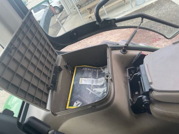 2011 John Deere 7215R Tractor