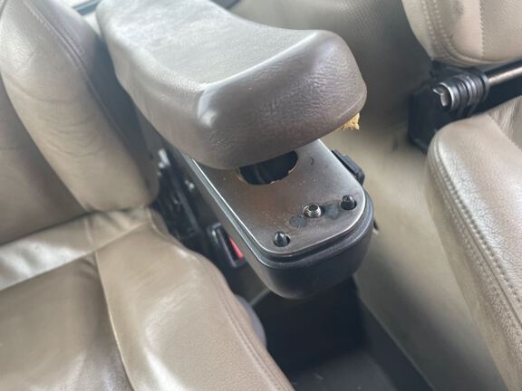 2011 John Deere 7215R Tractor