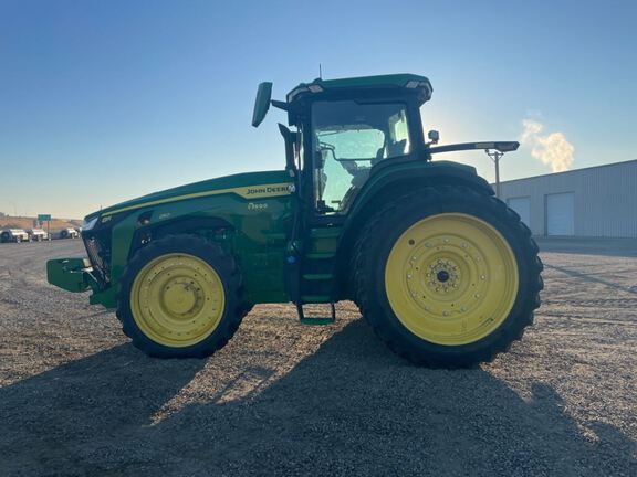 2022 John Deere 8R 250 Tractor
