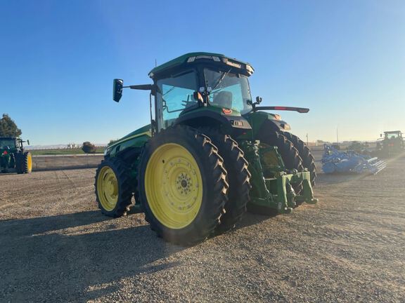 2022 John Deere 8R 250 Tractor