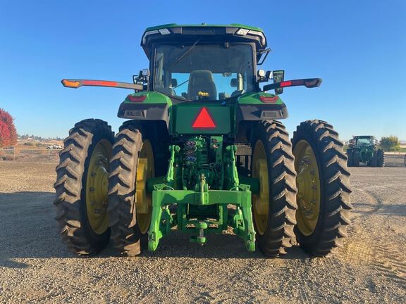 2022 John Deere 8R 250 Tractor