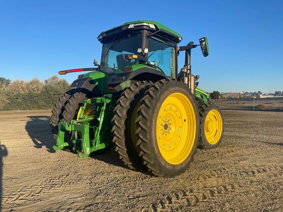 2022 John Deere 8R 250 Tractor