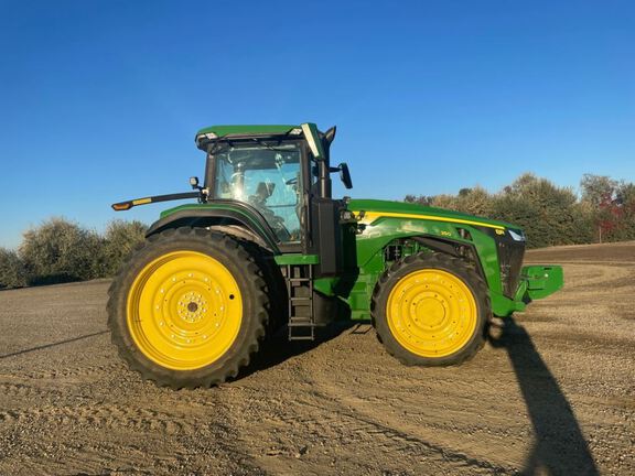 2022 John Deere 8R 250 Tractor
