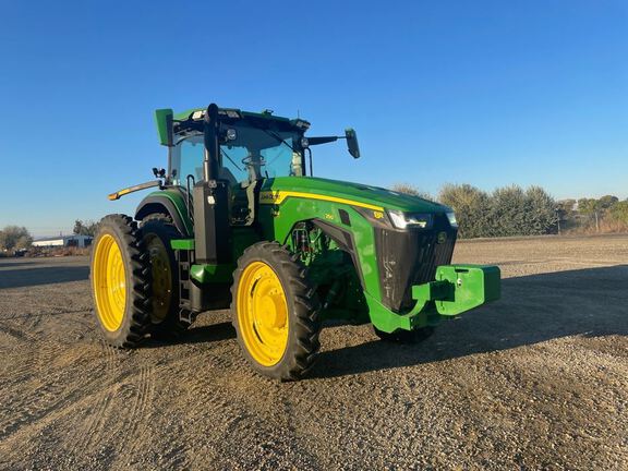 2022 John Deere 8R 250 Tractor