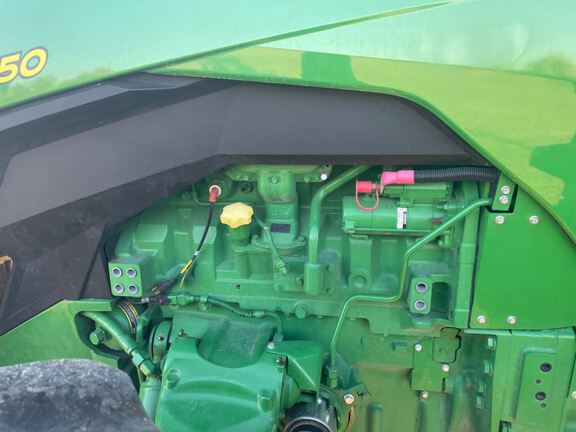 2022 John Deere 8R 250 Tractor