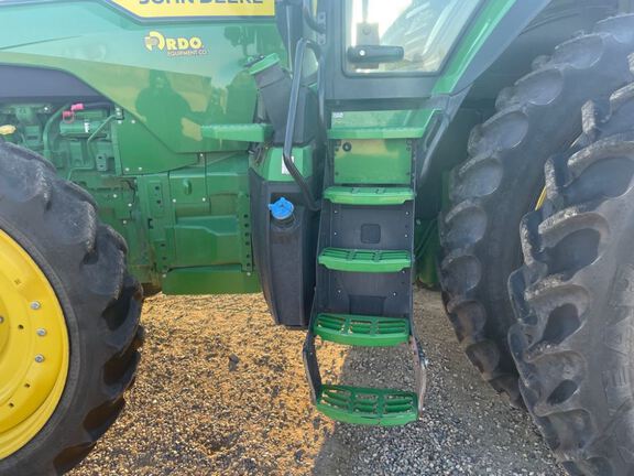 2022 John Deere 8R 250 Tractor