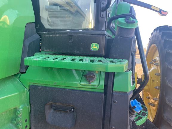 2022 John Deere 8R 250 Tractor