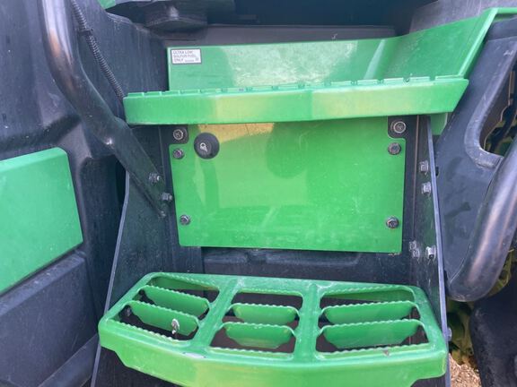 2022 John Deere 8R 250 Tractor