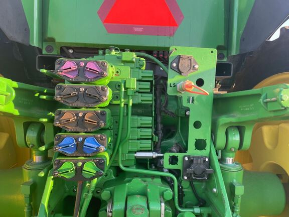 2022 John Deere 8R 250 Tractor