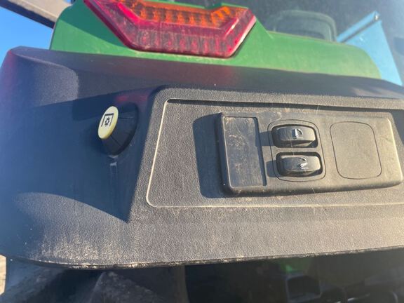 2022 John Deere 8R 250 Tractor