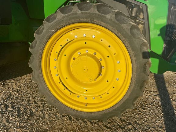 2022 John Deere 8R 250 Tractor