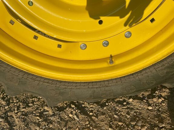 2022 John Deere 8R 250 Tractor