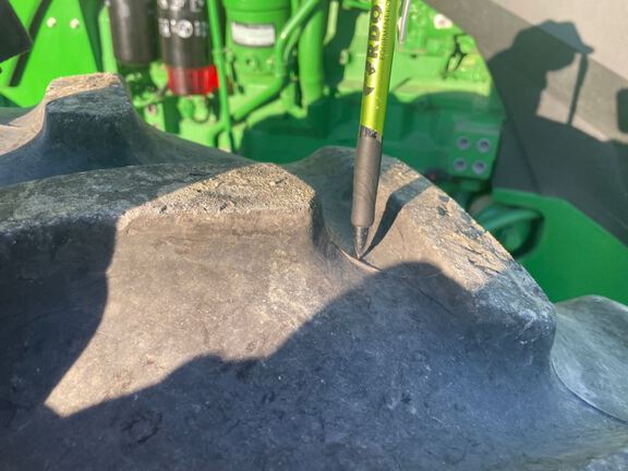 2022 John Deere 8R 250 Tractor