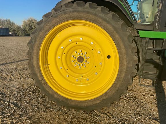 2022 John Deere 8R 250 Tractor