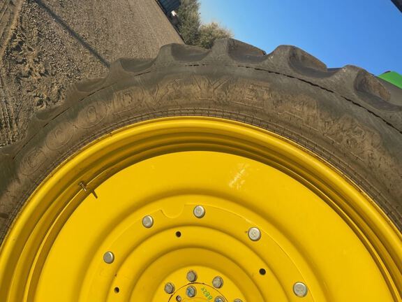 2022 John Deere 8R 250 Tractor