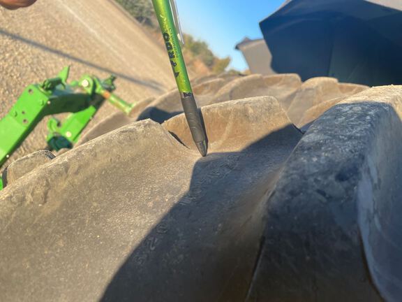 2022 John Deere 8R 250 Tractor