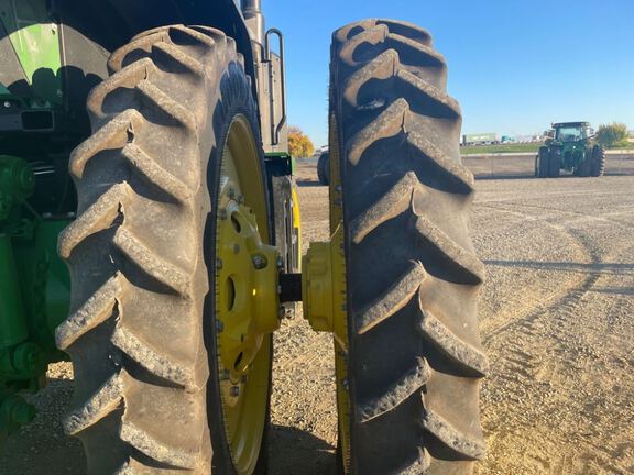 2022 John Deere 8R 250 Tractor