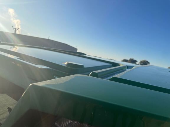 2022 John Deere 8R 250 Tractor