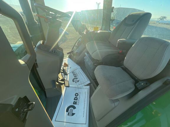 2022 John Deere 8R 250 Tractor