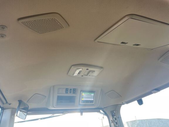 2022 John Deere 8R 250 Tractor