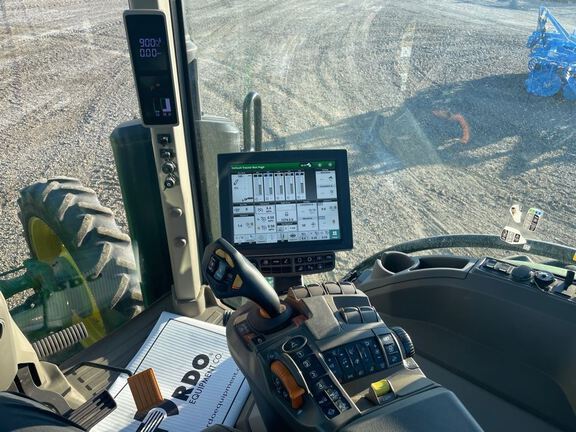 2022 John Deere 8R 250 Tractor